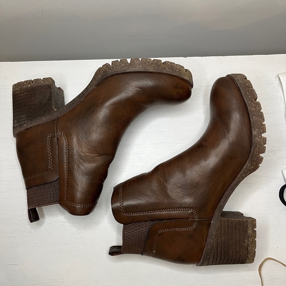 Korks by Kork-Ease Heeled Lug Sole Chelsea Boot Sz 7.5 - Picture 5 of 9